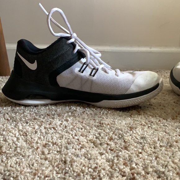 Nike air tennis shoes - Picture 3 of 6